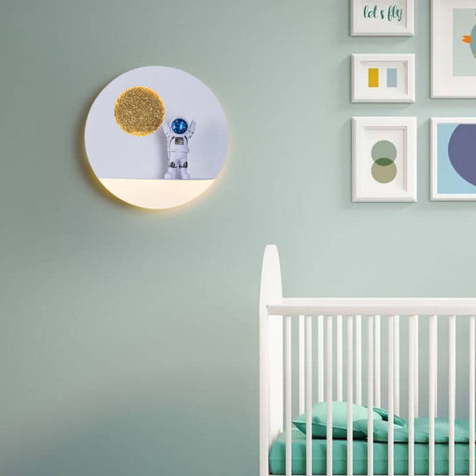Contemporary creative iron resin round astronaut LED wall lamp for bedroom
