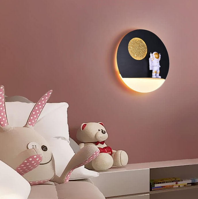 Contemporary creative iron resin round astronaut LED wall lamp for bedroom