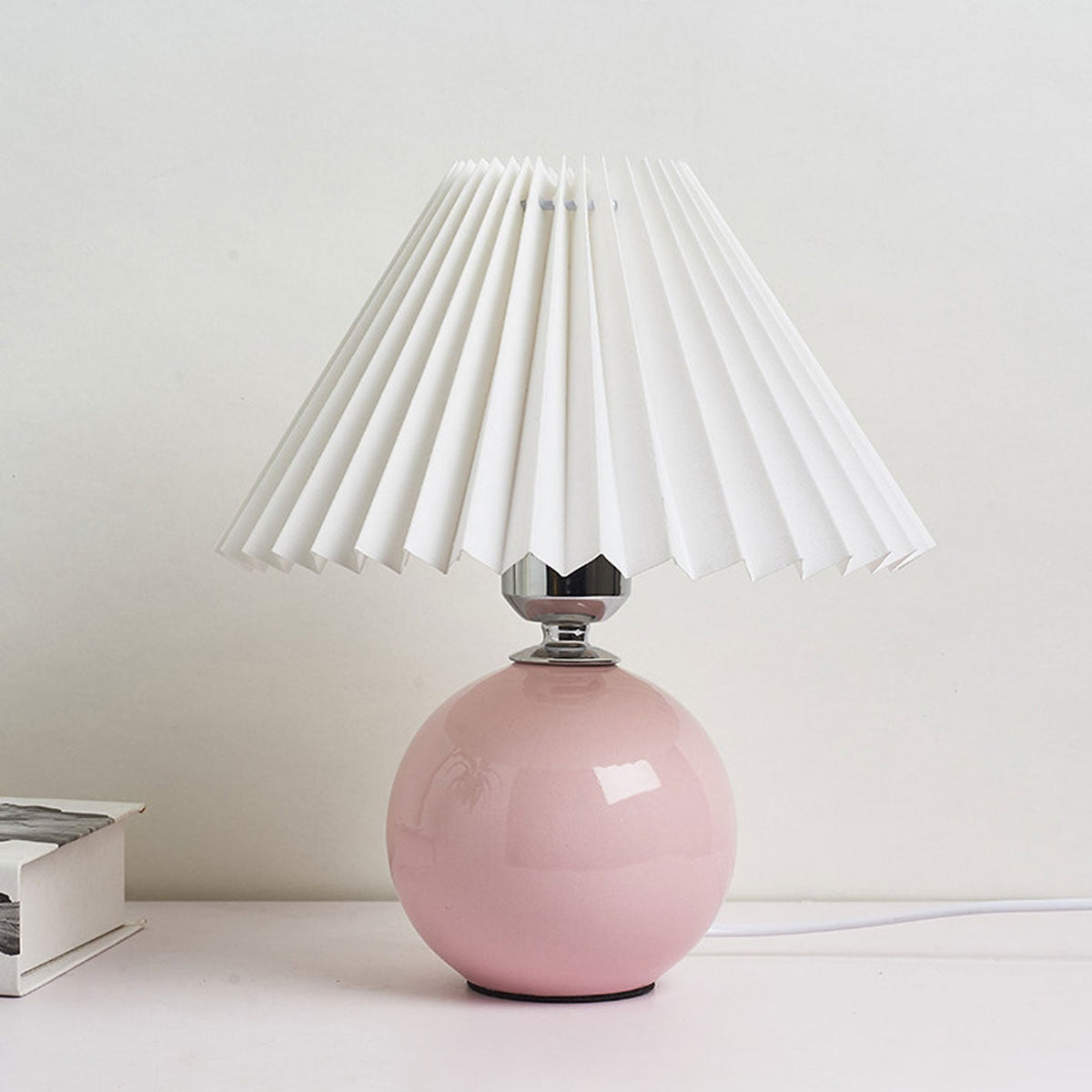 Nordic minimalist 1-light table lamp made of ceramic with folds