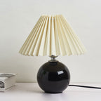 Nordic minimalist 1-light table lamp made of ceramic with folds