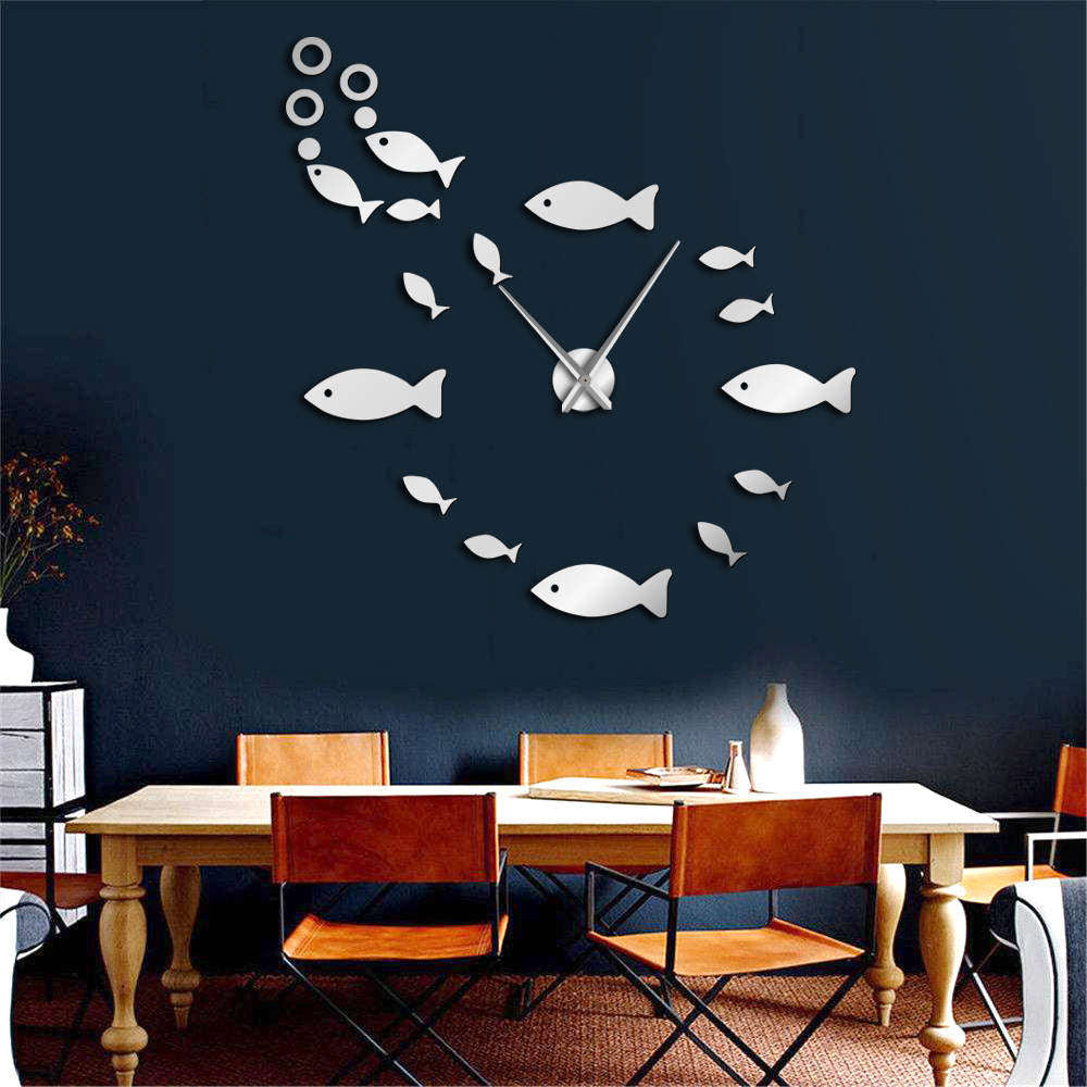 Madigas | EchoClock - Sleek Mirror Wall Design