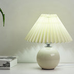Nordic minimalist 1-light table lamp made of ceramic with folds