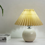 Nordic minimalist 1-light table lamp made of ceramic with folds