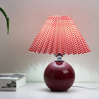 Nordic minimalist 1-light table lamp made of ceramic with folds