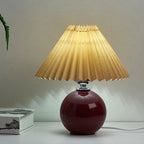 Nordic minimalist 1-light table lamp made of ceramic with folds