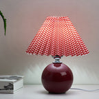Nordic minimalist 1-light table lamp made of ceramic with folds