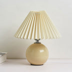 Nordic minimalist 1-light table lamp made of ceramic with folds