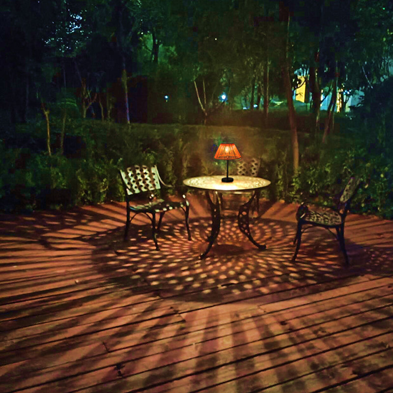 Traditional farmhouse waterproof solar-powered rechargeable weaving gum rattan iron conical LED outdoor table lamp for garden