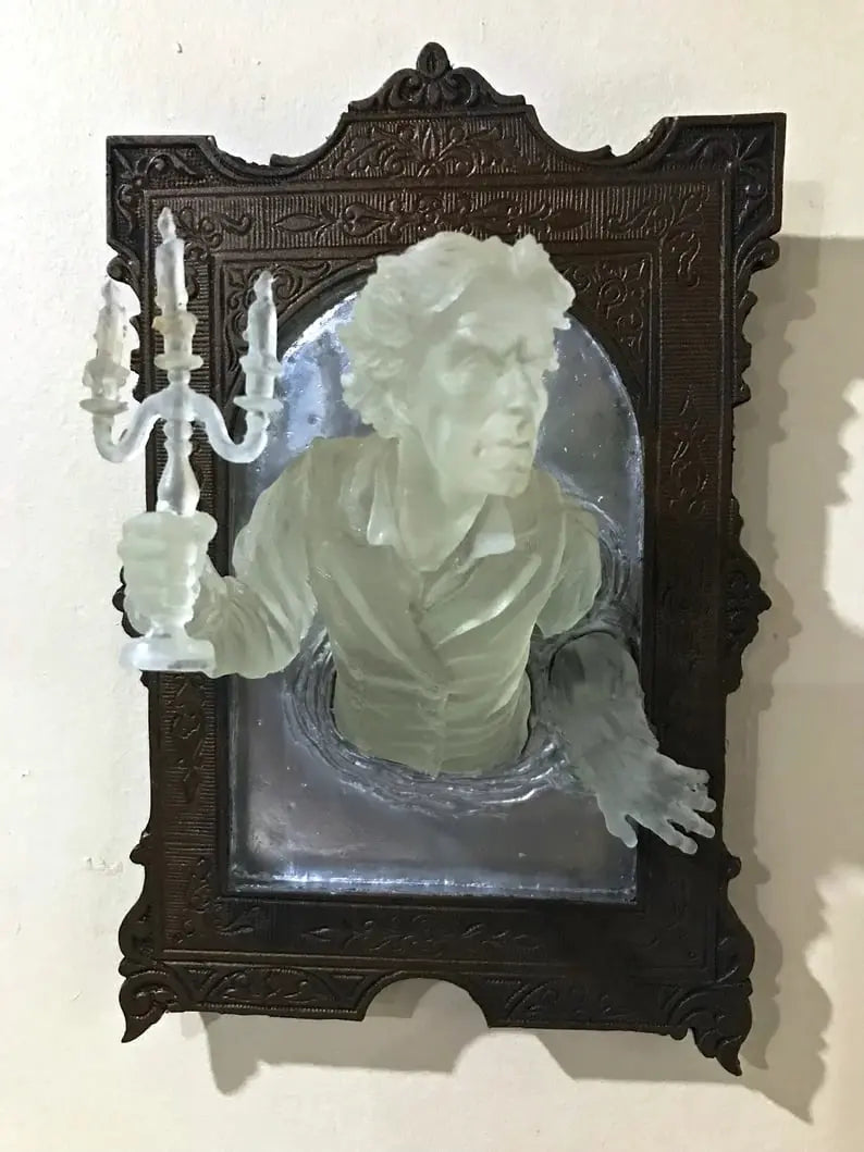Madigas | Spirit in the Mirror – Shining 3D wall decoration made of resin for mysterious spaces