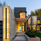 Svelte linear outdoor wall light IP65