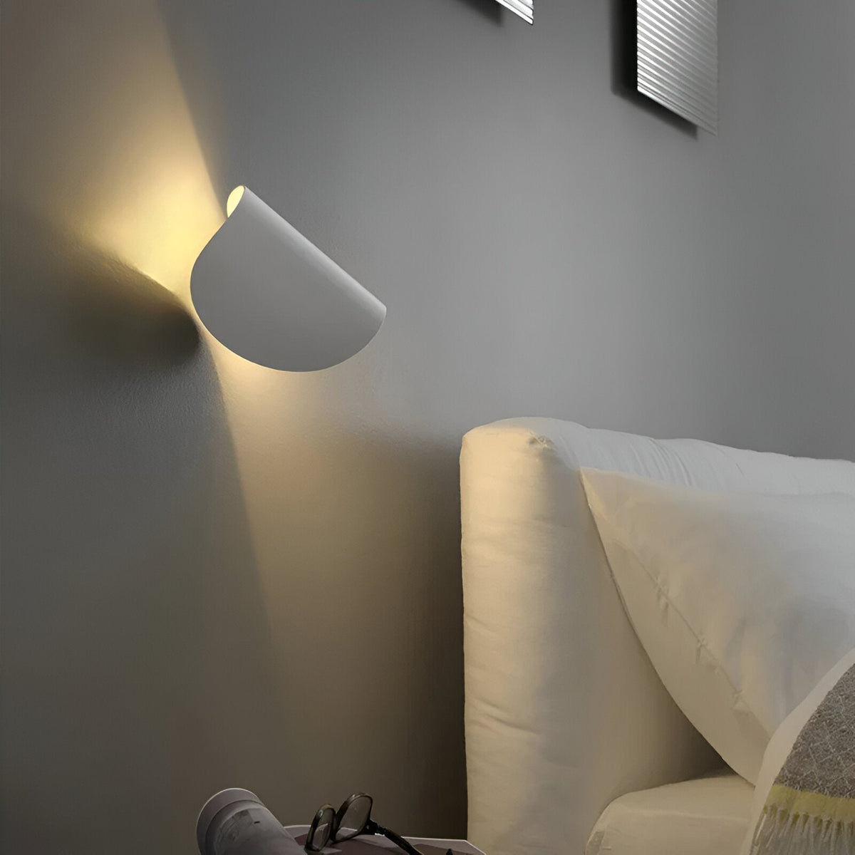 Twist Wall Light - Adjustable Metal Wall Lamp - Curved Wall Recess