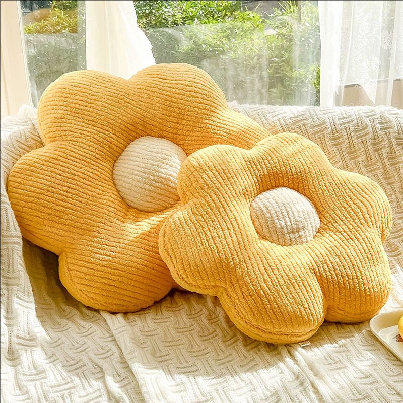 Flower-shaped cuddly pillow Madigas