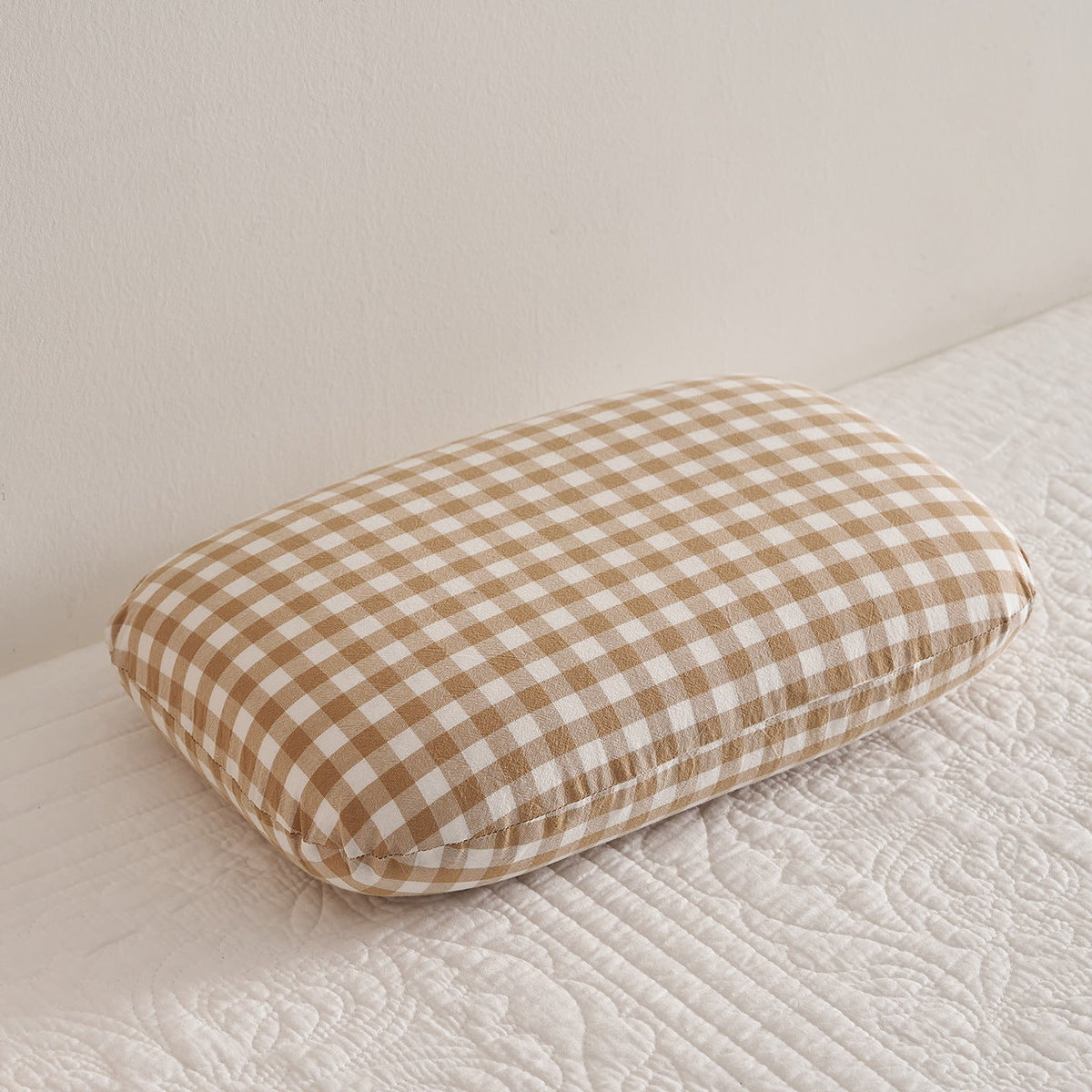 Comfort Pillow with Checked Design Madigas