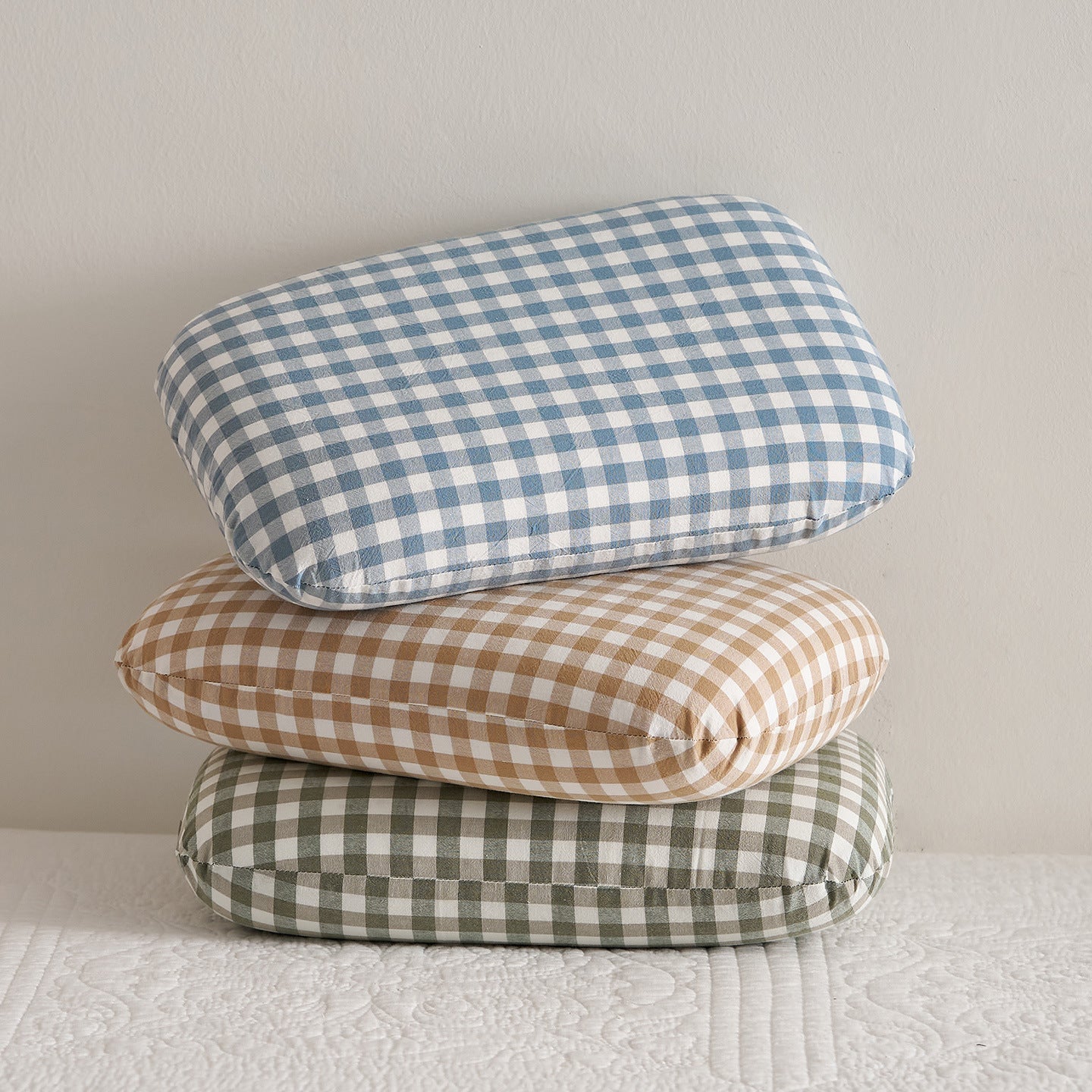 Comfort Pillow with Checked Design Madigas