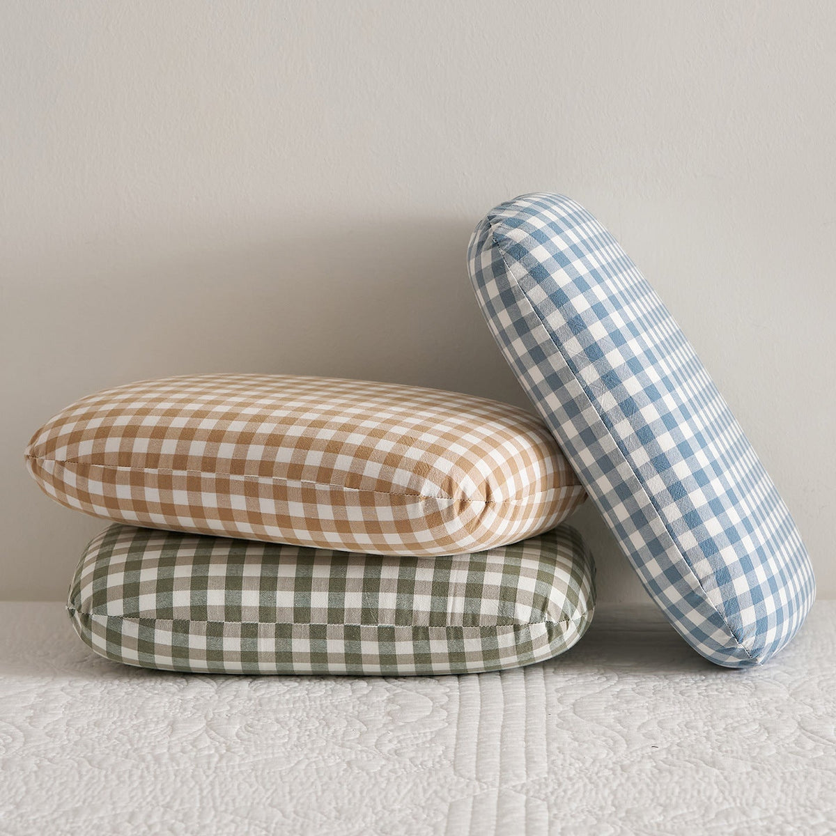 Comfort Pillow with Checked Design Madigas