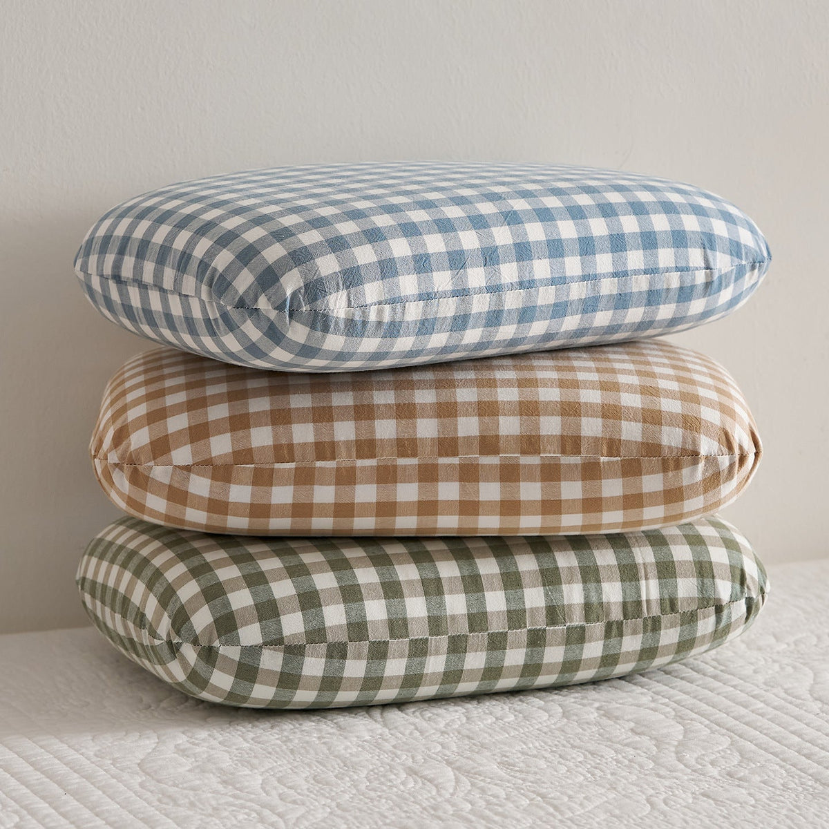 Comfort Pillow with Checked Design Madigas