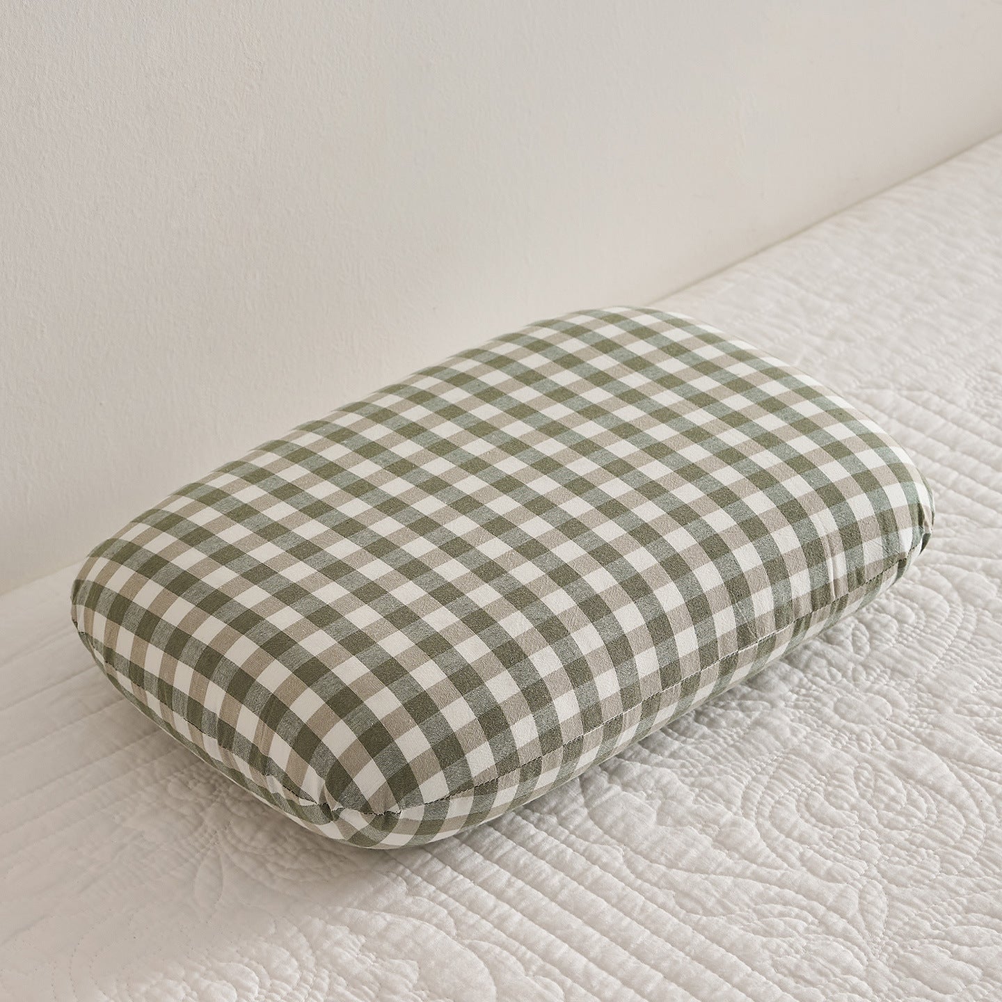 Comfort Pillow with Checked Design Madigas