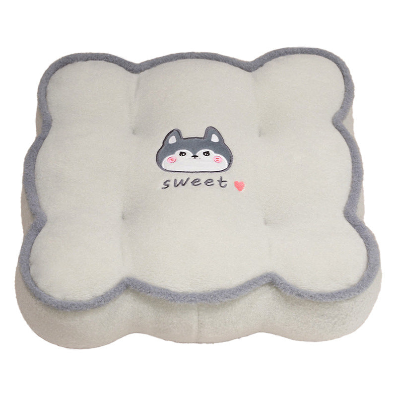 Plush pillow with animal-friendly design Madigas