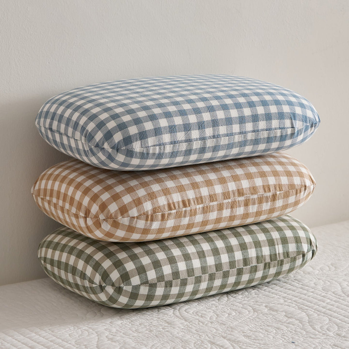 Comfort Pillow with Checked Design Madigas