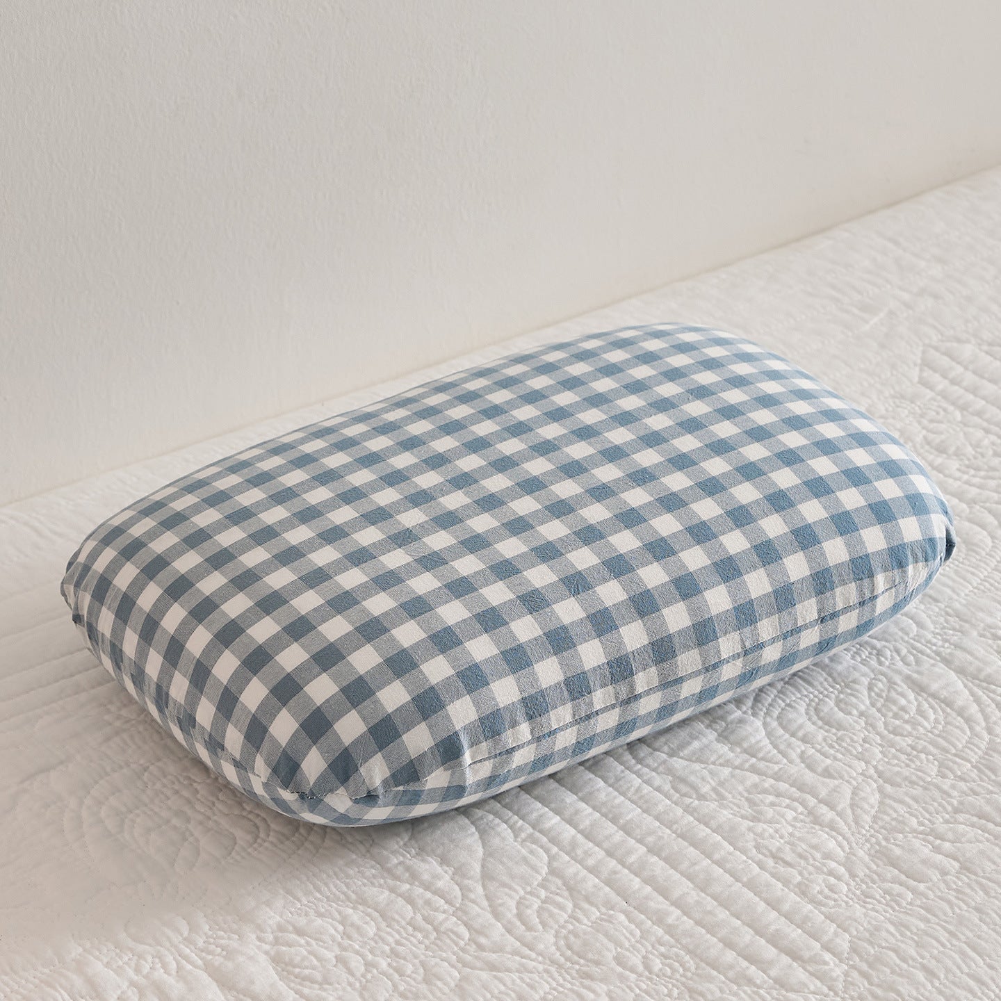 Comfort Pillow with Checked Design Madigas