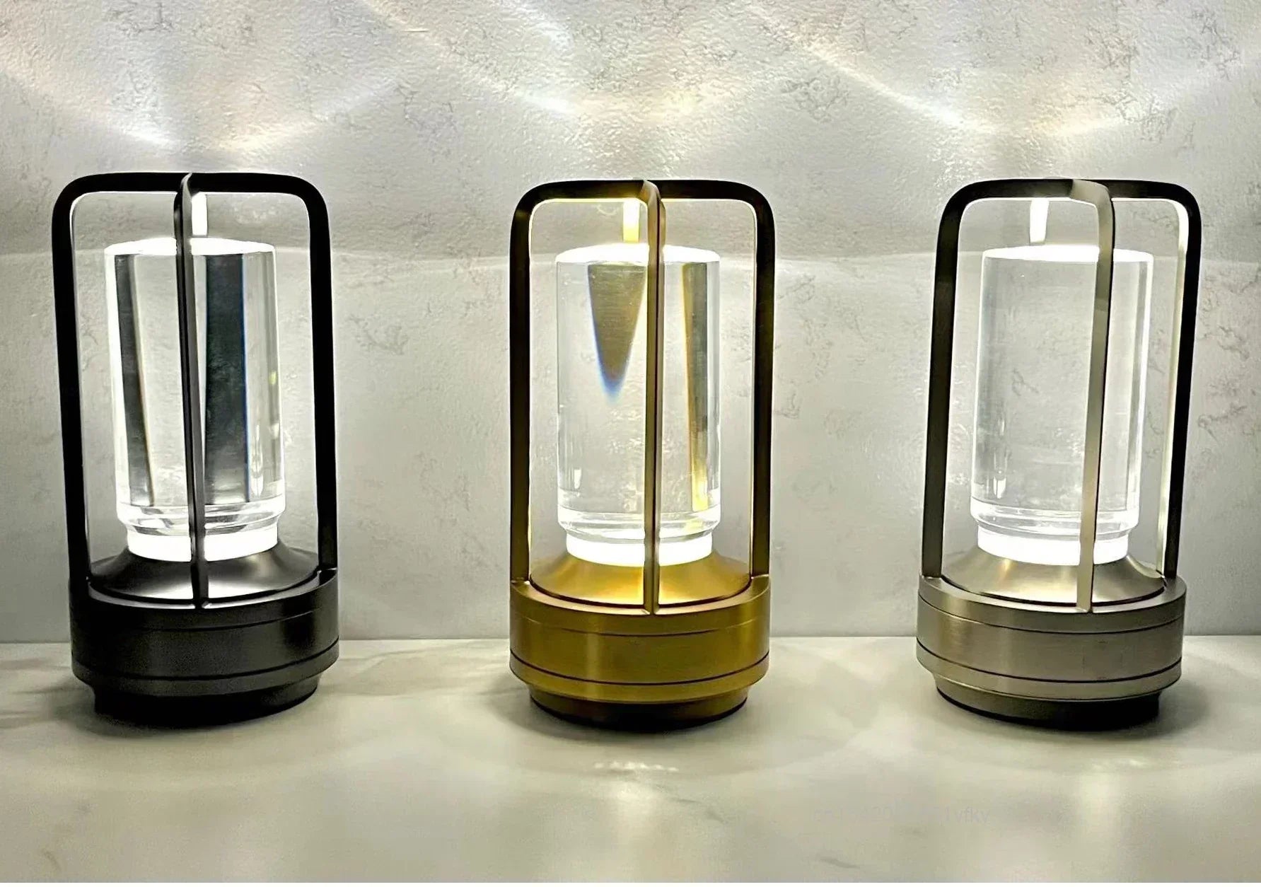 Rechargeable wireless LuxuryGlow table lamp - Elegant wireless lamp for any mood