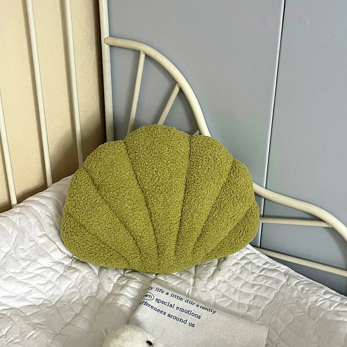 Pastel Shell Cushion – Fluffy Bouclé Plush Pillow | Madigas