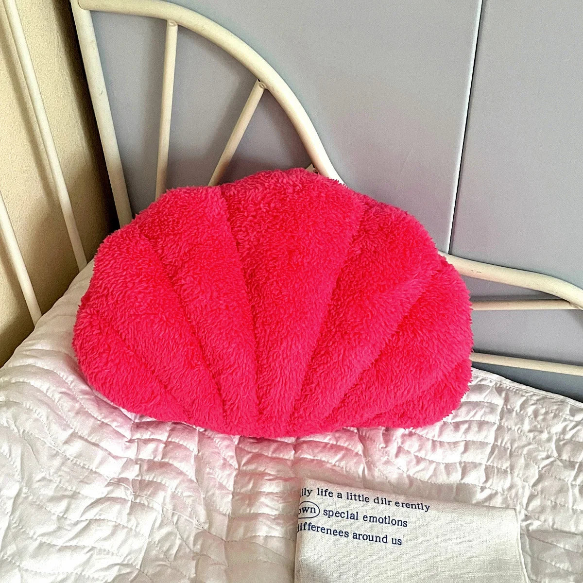 Pastel Shell Cushion – Fluffy Bouclé Plush Pillow | Madigas