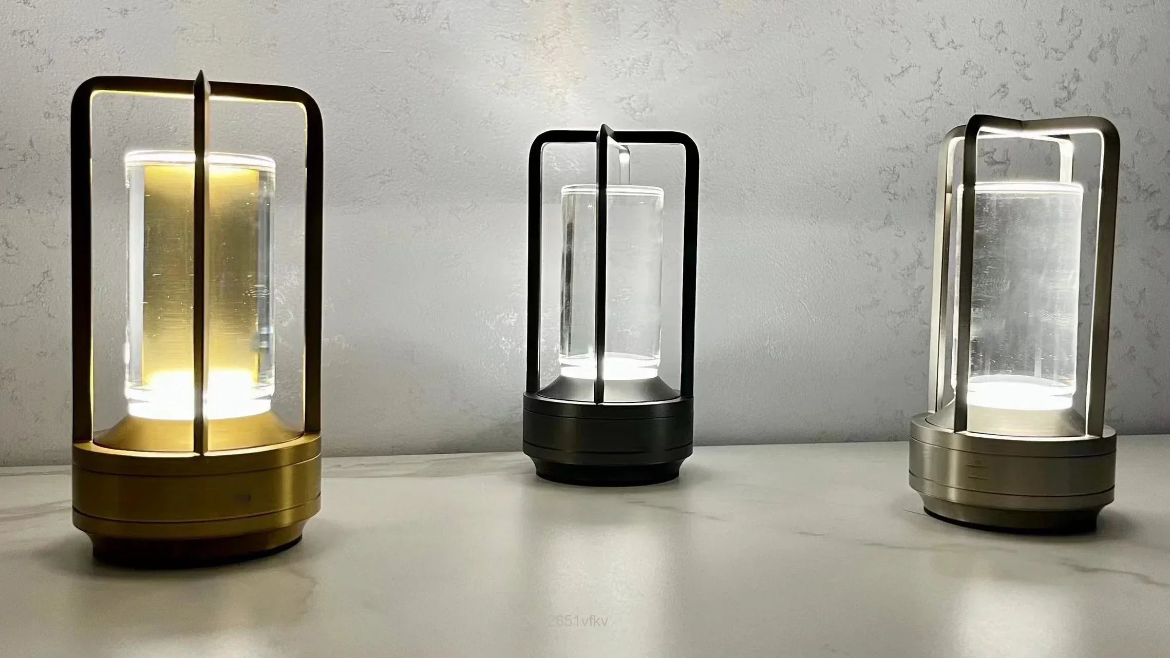 Rechargeable wireless LuxuryGlow table lamp - Elegant wireless lamp for any mood
