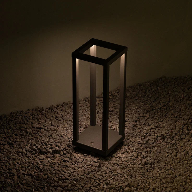 Cordless lamp with rechargeable battery