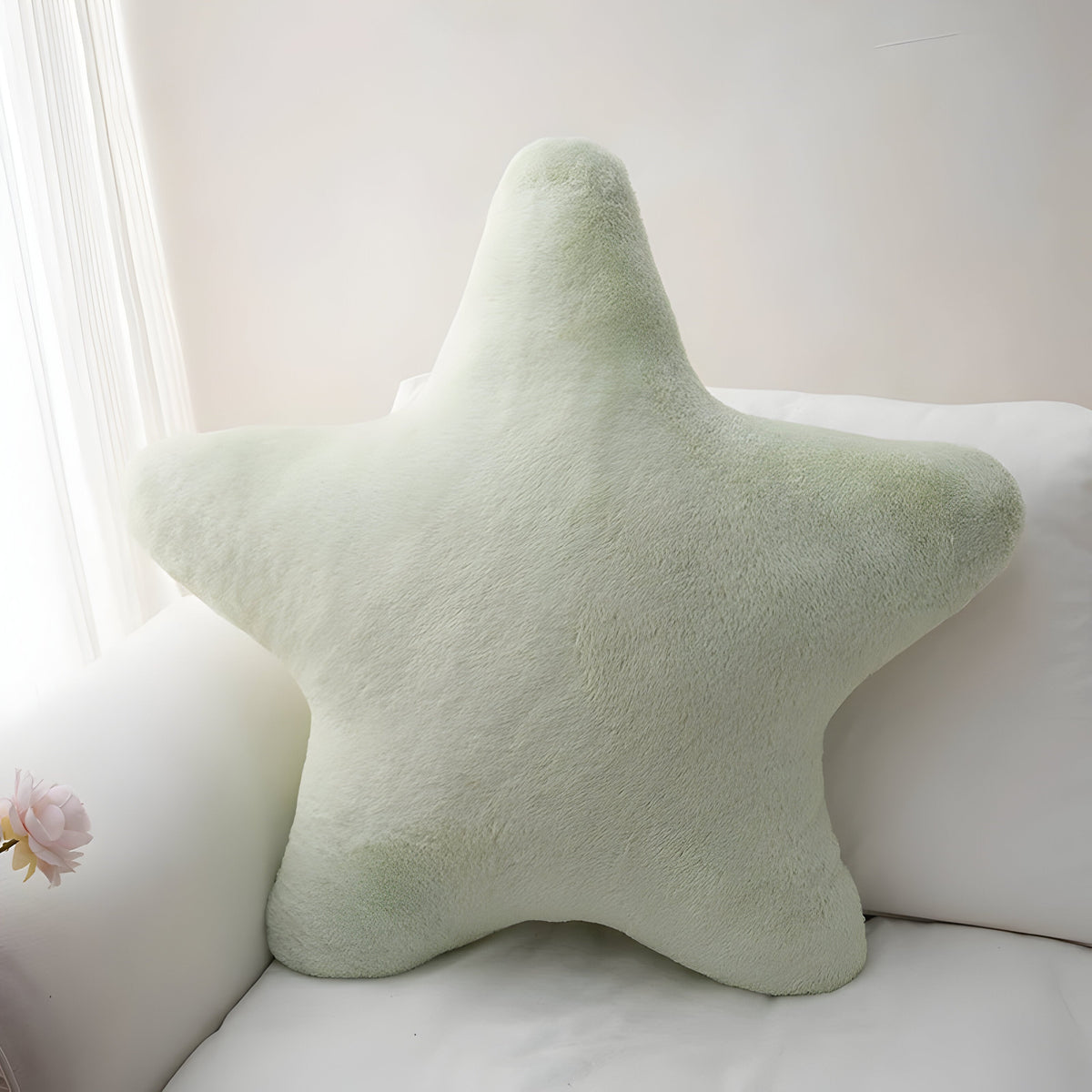 StellarHug Cushion - Decorative Star-Shaped Pillow | Madigas