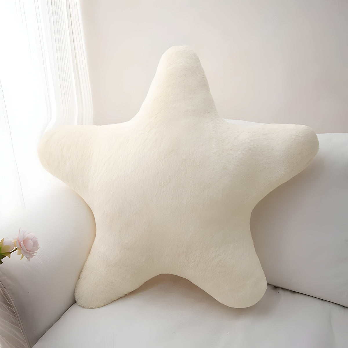 StellarHug Cushion - Decorative Star-Shaped Pillow | Madigas