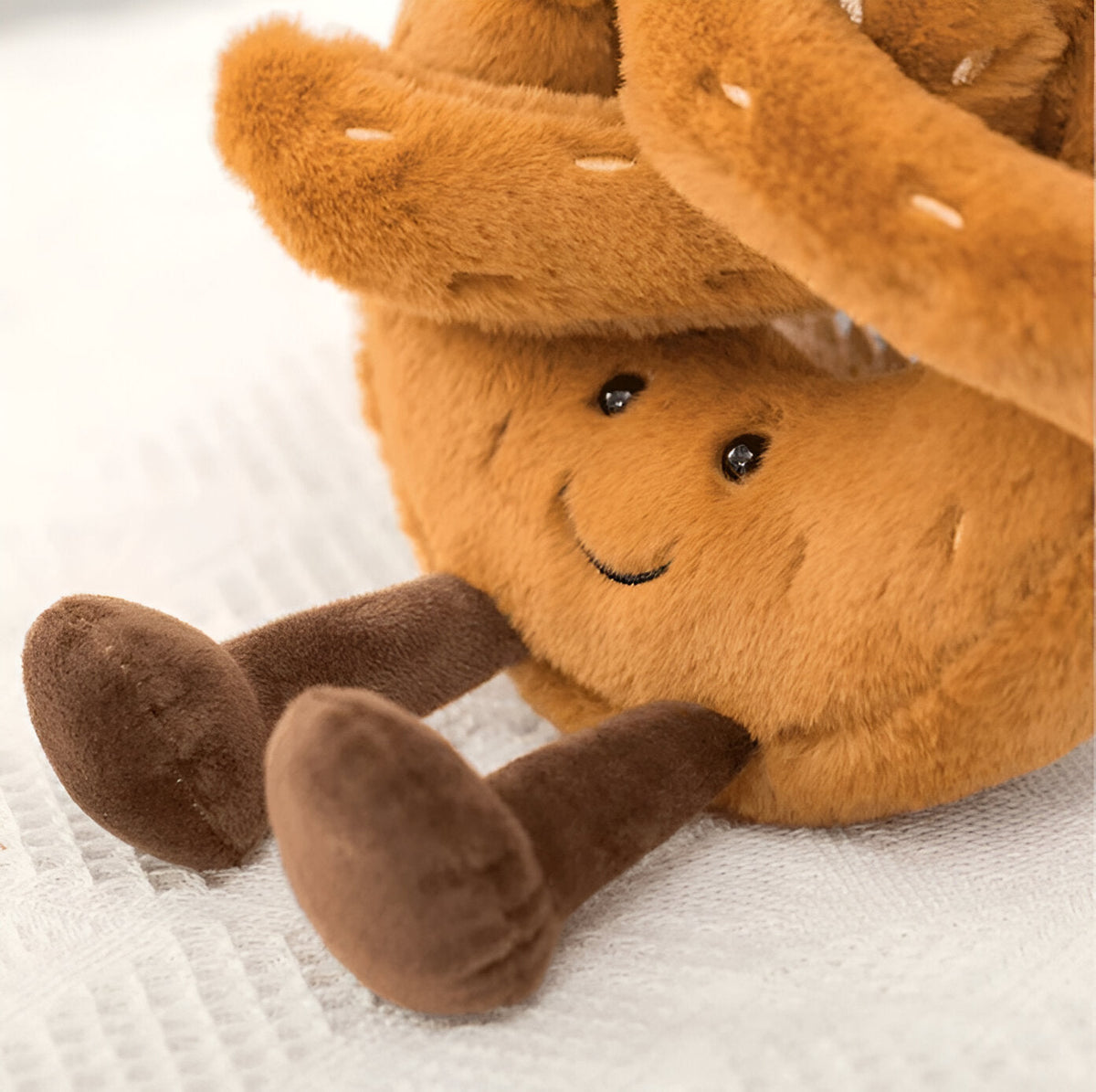 Plush Pretzel – Soft Cuddle Pillow in Breakfast Design | Madigas