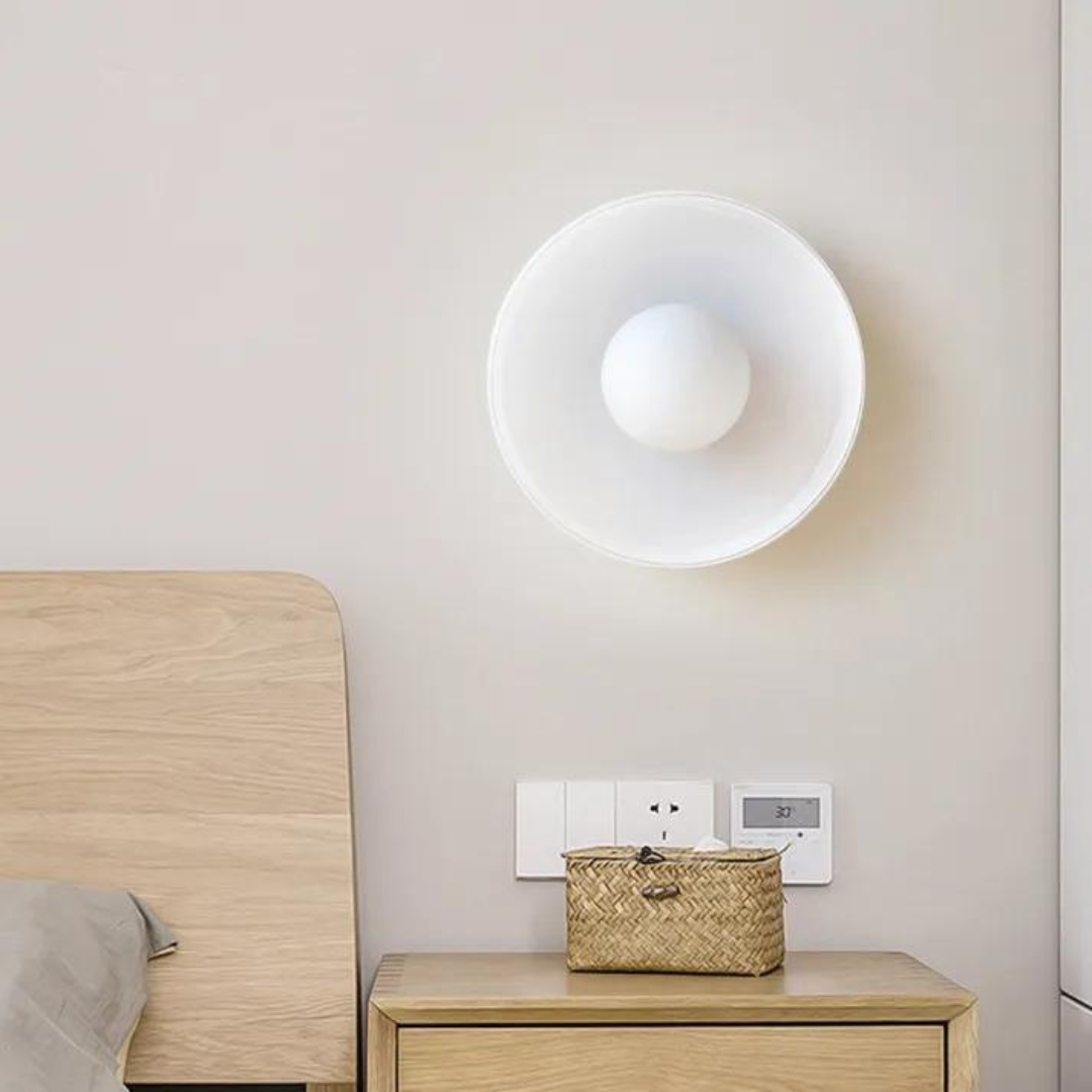 Round ceiling light with stylish functionality - LumiSphere